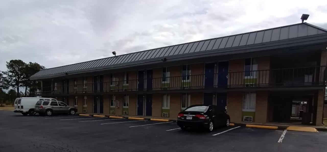 Travelodge By Wyndham Petersburg Exterior foto